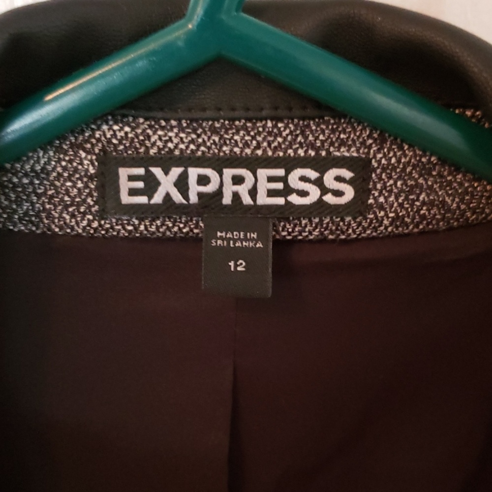 Express - Picture 2 of 3